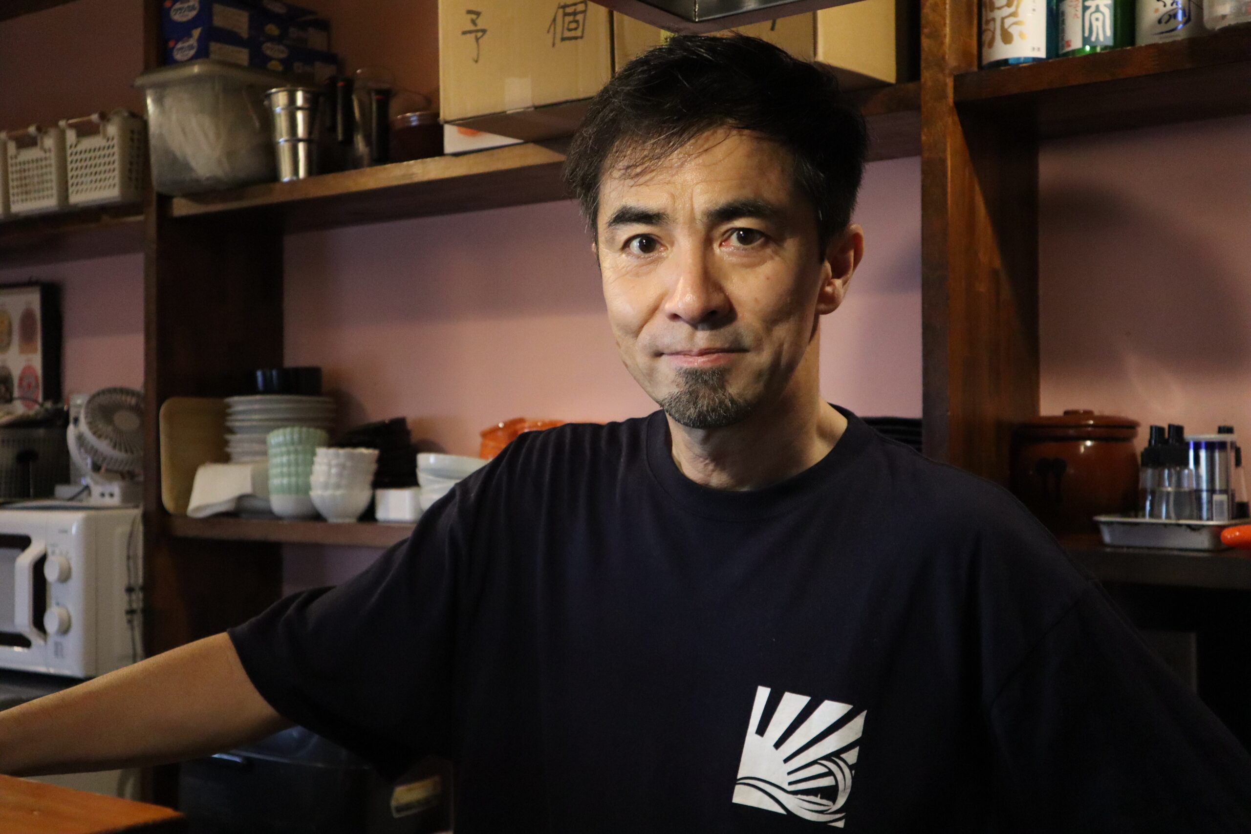 平成29年度卒業生 海保克也さん<br>炭火串焼き 辻堂吞場タイヨウ<br>（タイヨウカレー研究所）<br>オーナーシェフ